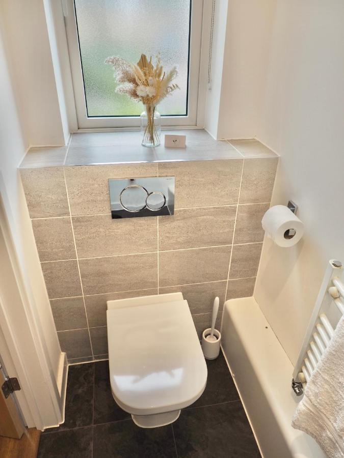 Stylish New Build With Garden And Free Parking Villa Taunton Exterior photo