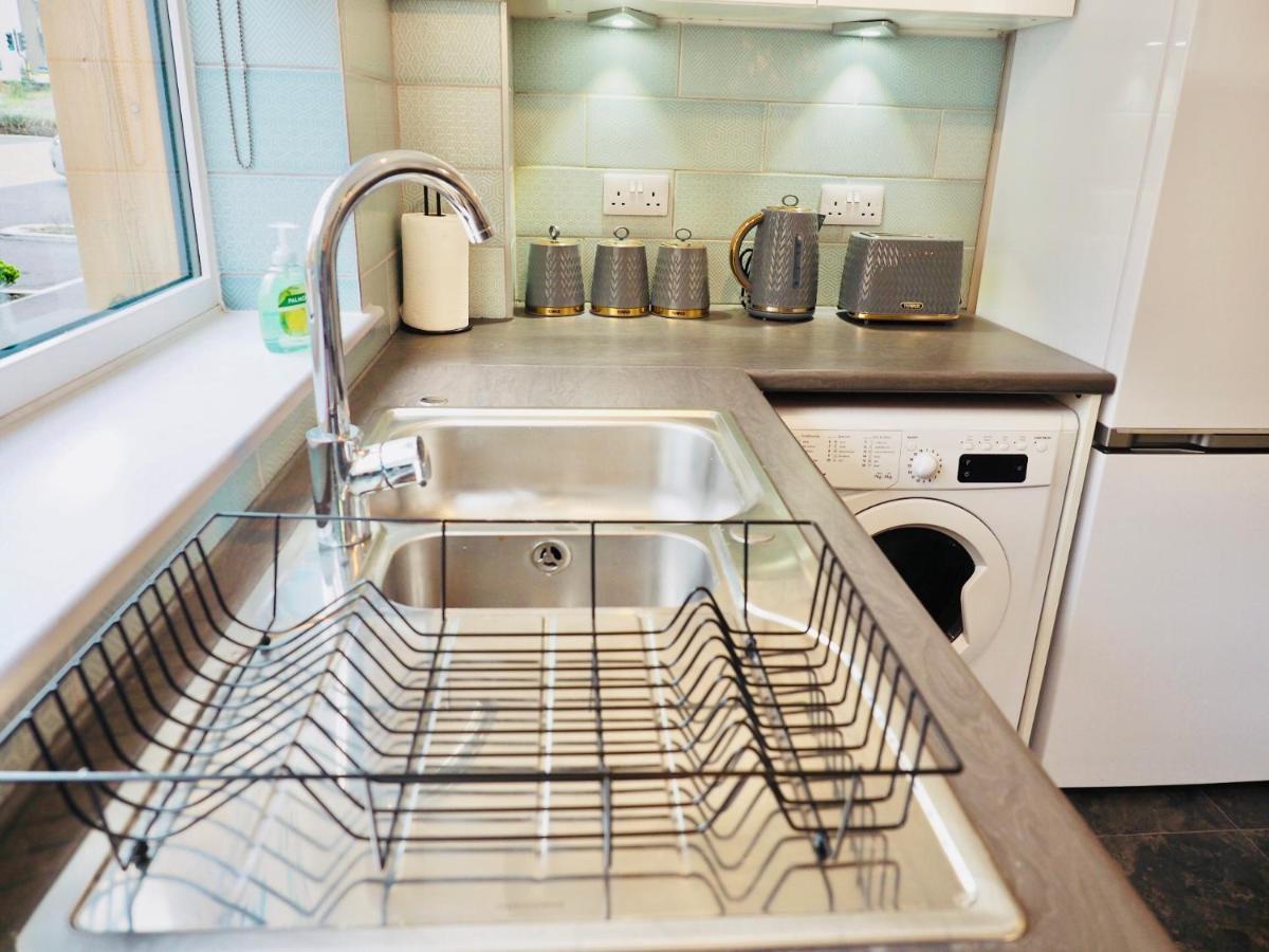 Stylish New Build With Garden And Free Parking Villa Taunton Exterior photo