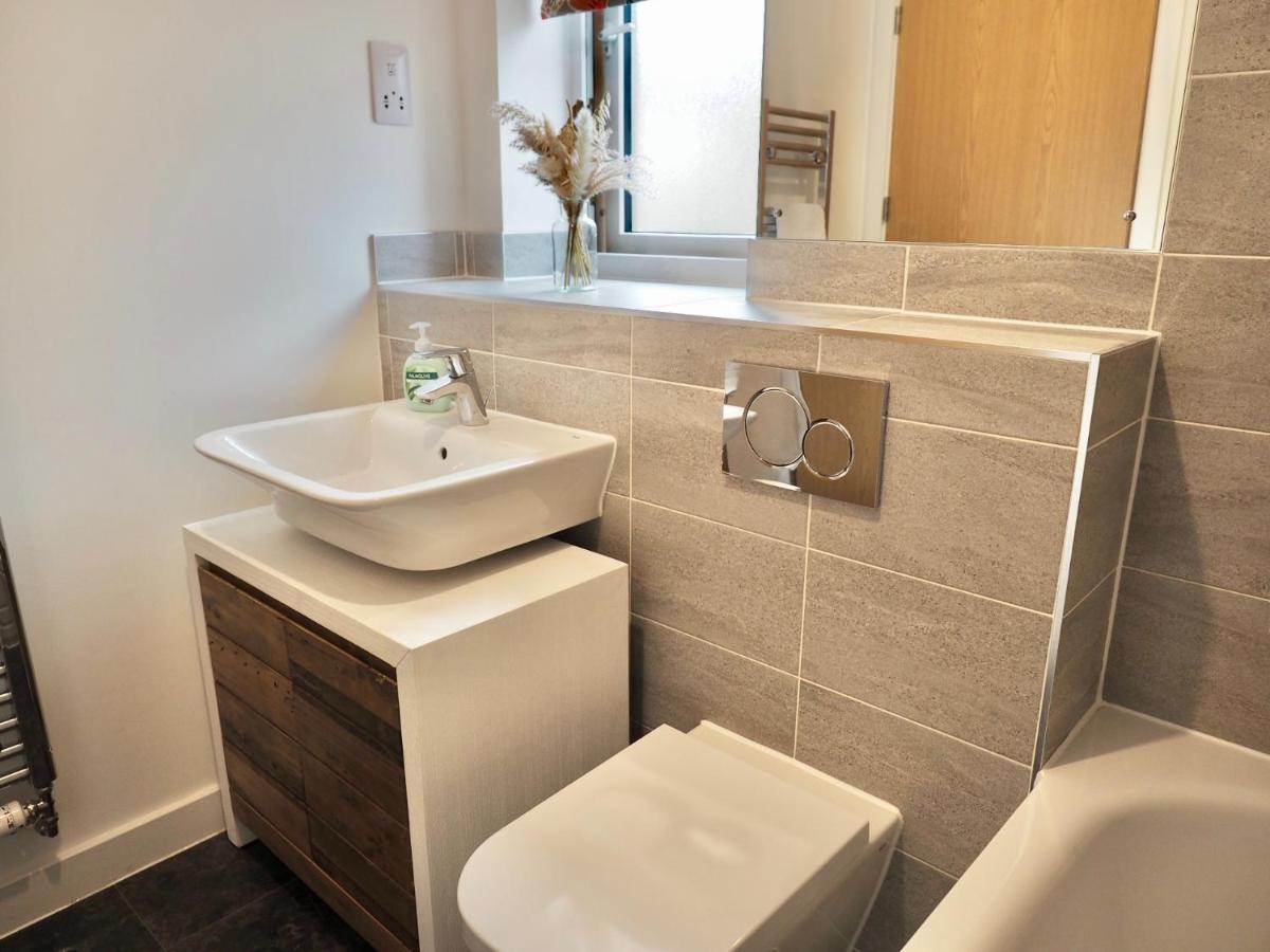 Stylish New Build With Garden And Free Parking Villa Taunton Exterior photo