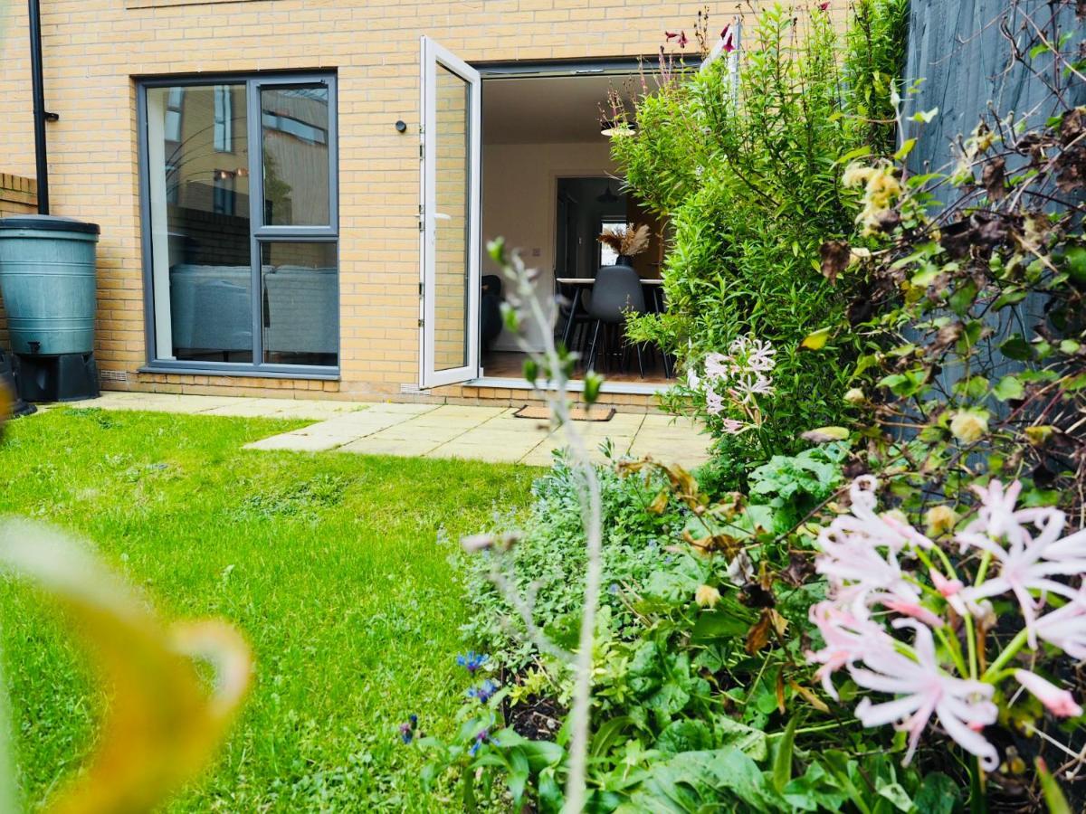 Stylish New Build With Garden And Free Parking Villa Taunton Exterior photo